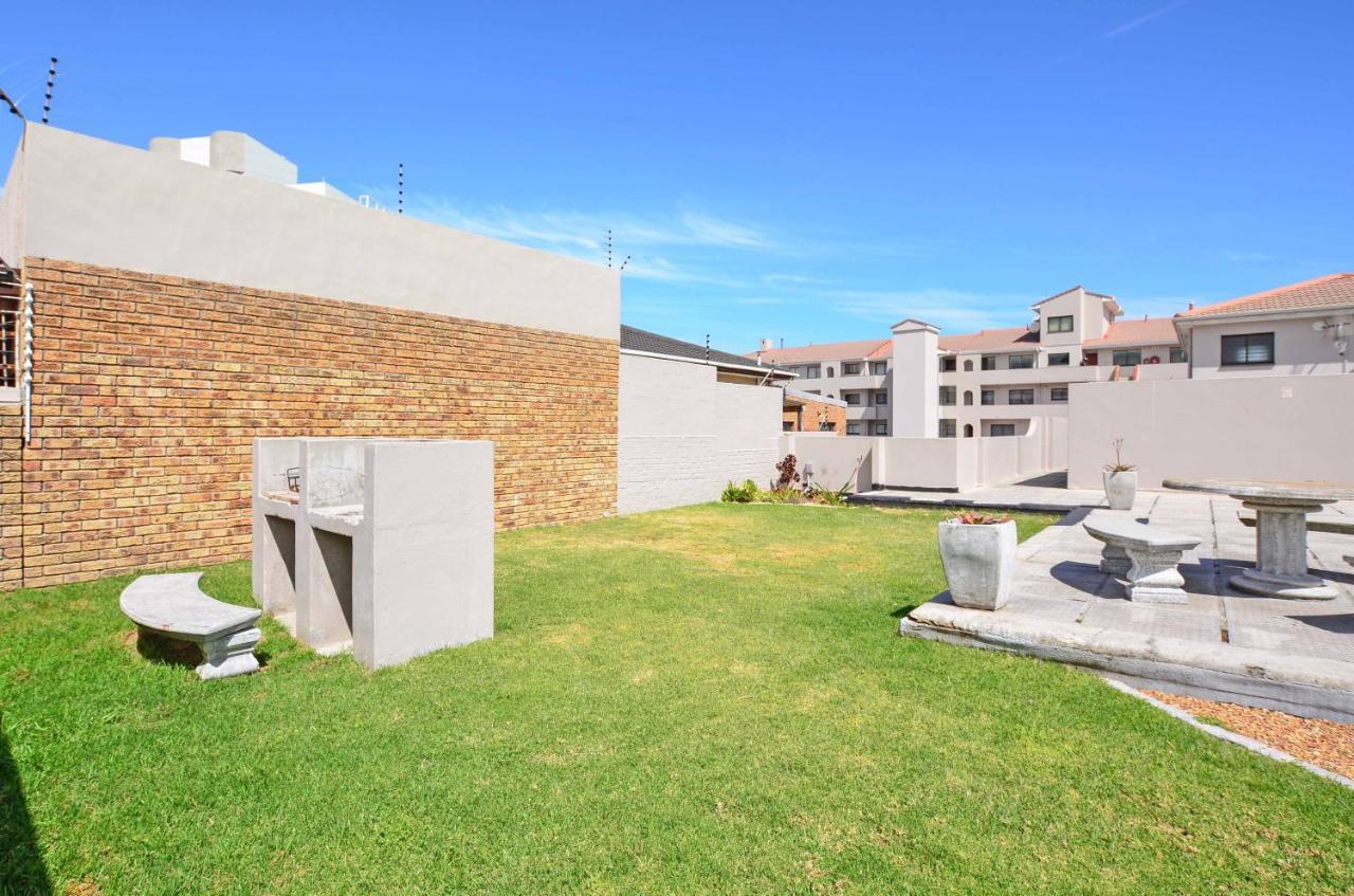 Sea Breeze Apartments Bloubergstrand Exteriér fotografie